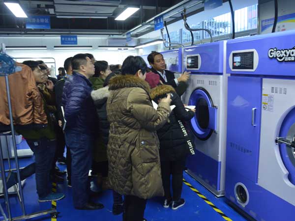 現在干洗店賺錢嗎，潔希亞專家為你分享